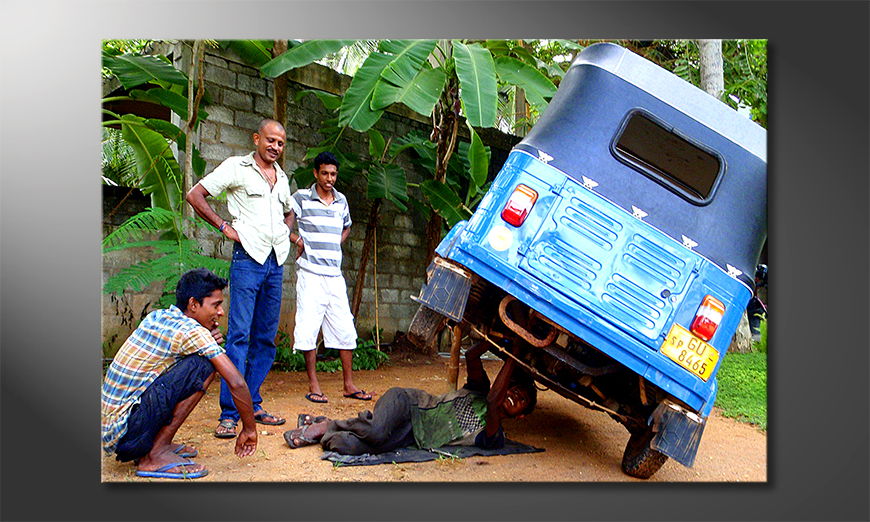 Das moderne Leinwandbild Srilankan car repair
